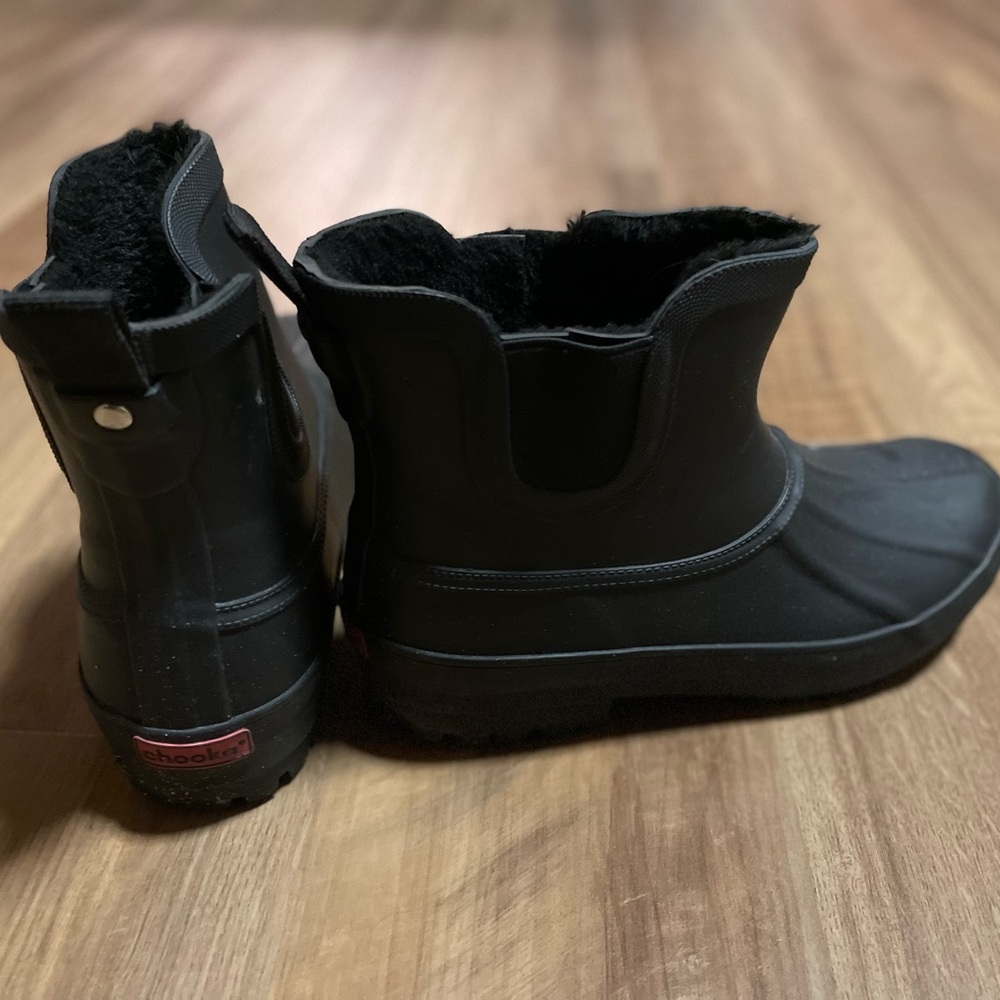Rain Boot - Women size 6
Waterproof, memory foam, plush lining.
Only used once